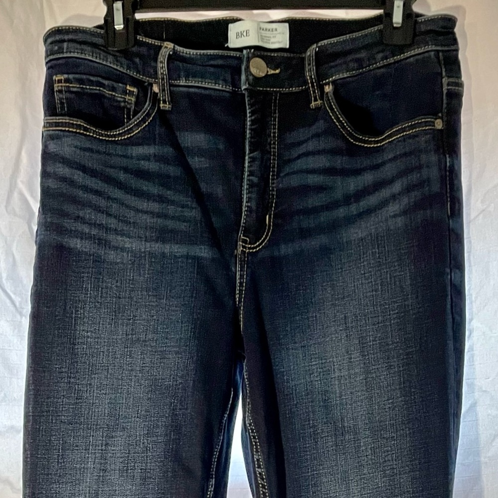 Excellent condition BKE Parker universal fit high rise tailored bootcut jeans.